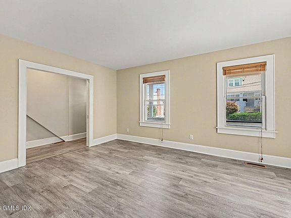 4th image of 18 Grand St