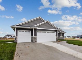 295 W Williams Dr, Marion, IA 52302