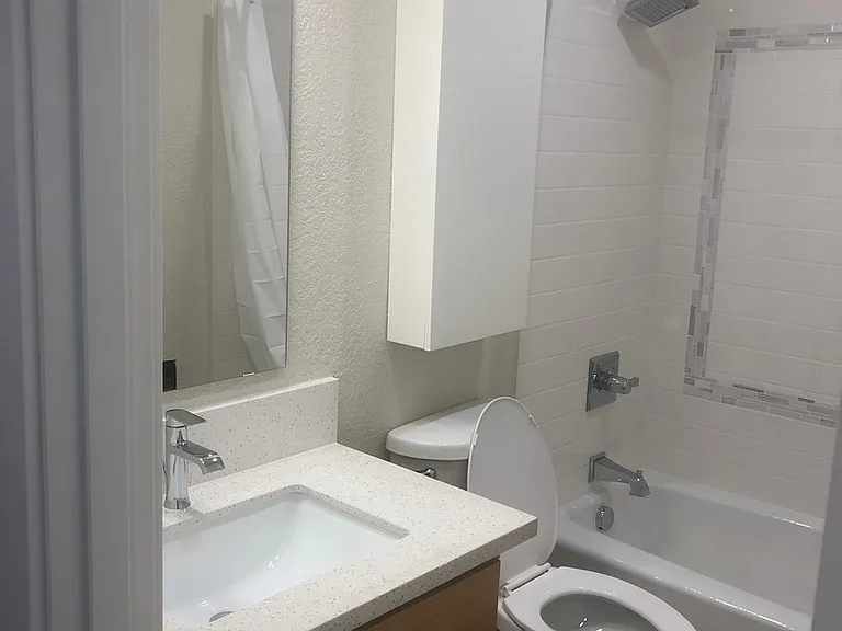 Taggart TownHouse Hardwood's, Patio, Park, Pets, Bike, Bus — Photo 12