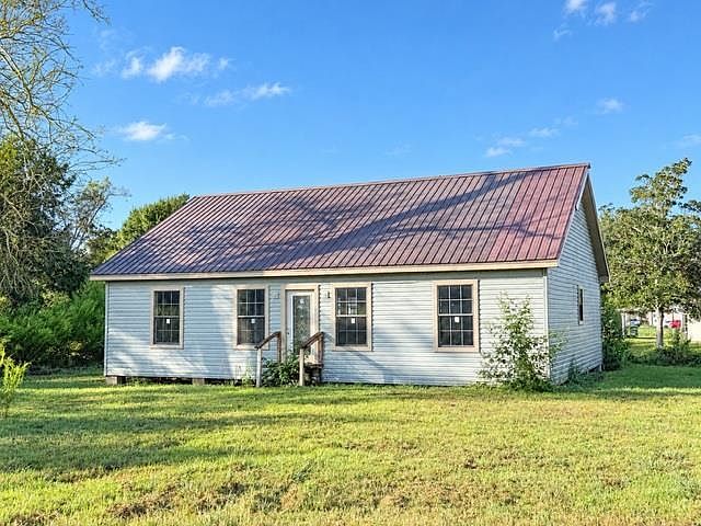 1st image of 204 Floral St