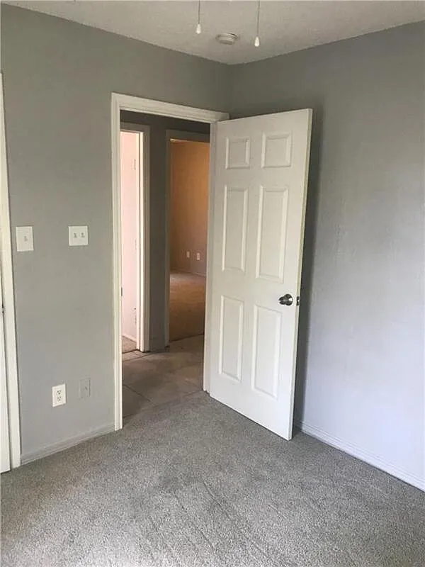 5 bed, 2.0 bath, 1234 sqft, $1,404 — Photo 2