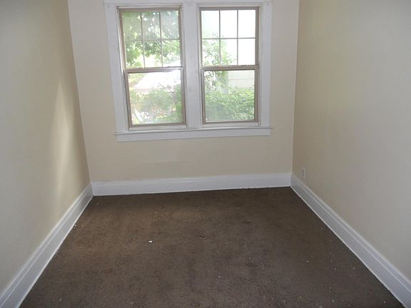 5th image of 2728 Main St APT 20