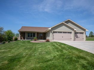 W6634 Hillview Ln, Watertown, WI 53098
