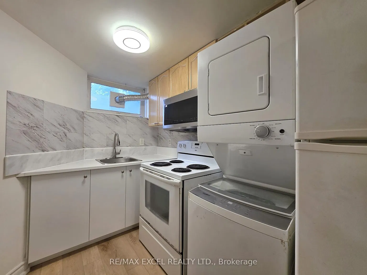 3 bed, $1,690 — Photo 2