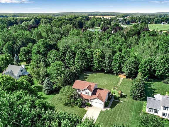 4th image of 2050 Edgewood Dr