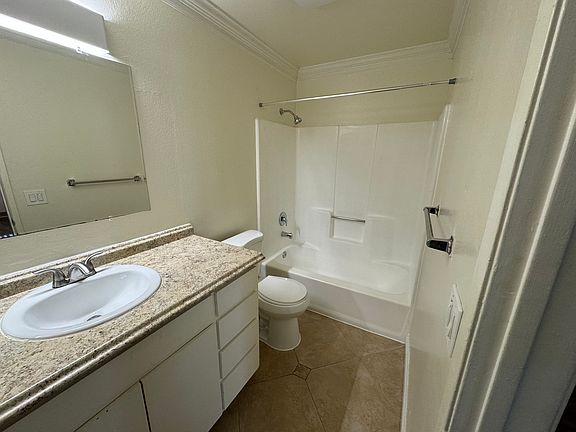 5th image of 11716 Oxford Ave APT 6