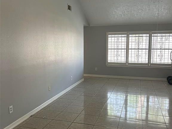 3rd image of 7638 S Glen Willow Ln