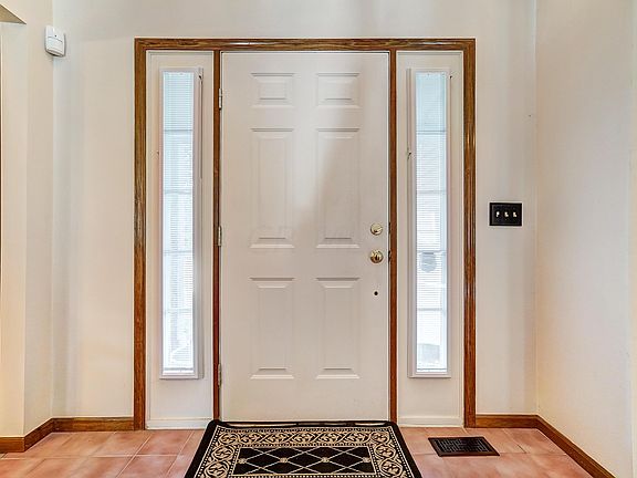 5th image of 370 Glenside Ln