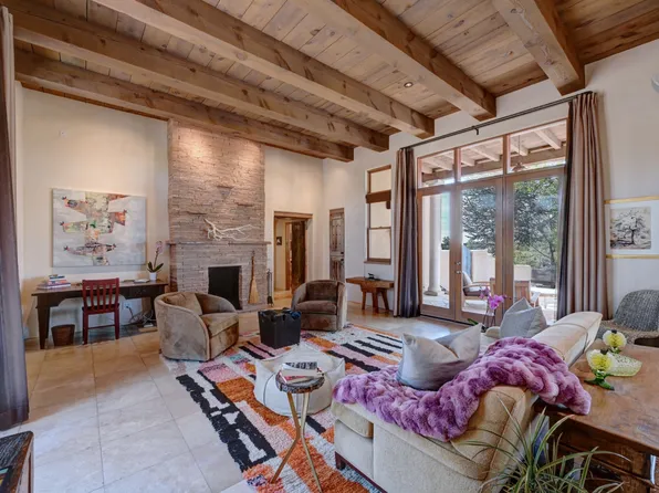 2 White Bear Ct, Santa Fe, NM 87506