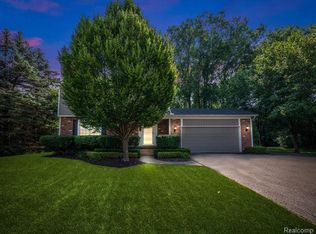 3911 Donaldson Rd, Rochester Hills, MI 48307