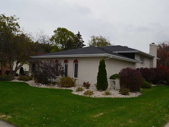 4th image of 327 Sir Gawaine Dr