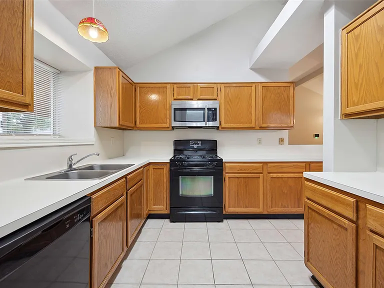 20323 Pinefield Ln — Photo 11