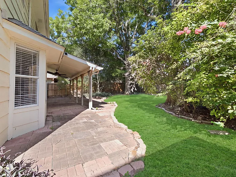 832 Dimrock — Photo 43