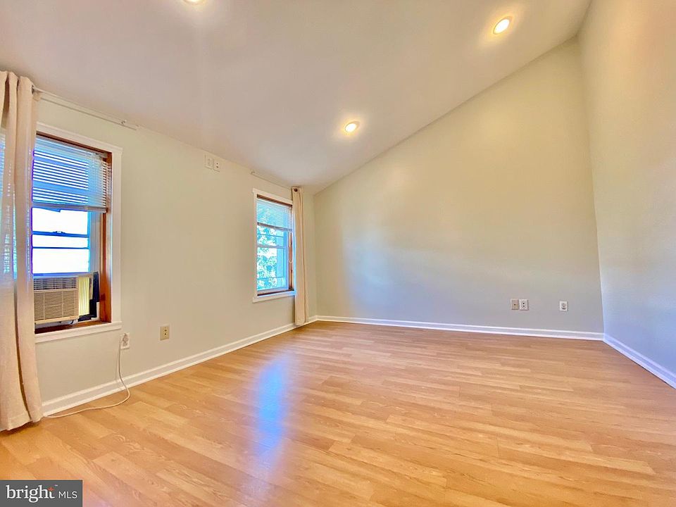 1st image of 2236 Cedar St #1FRIGHT