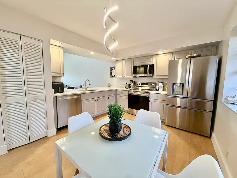 7935 La Mirada Dr — Photo 7