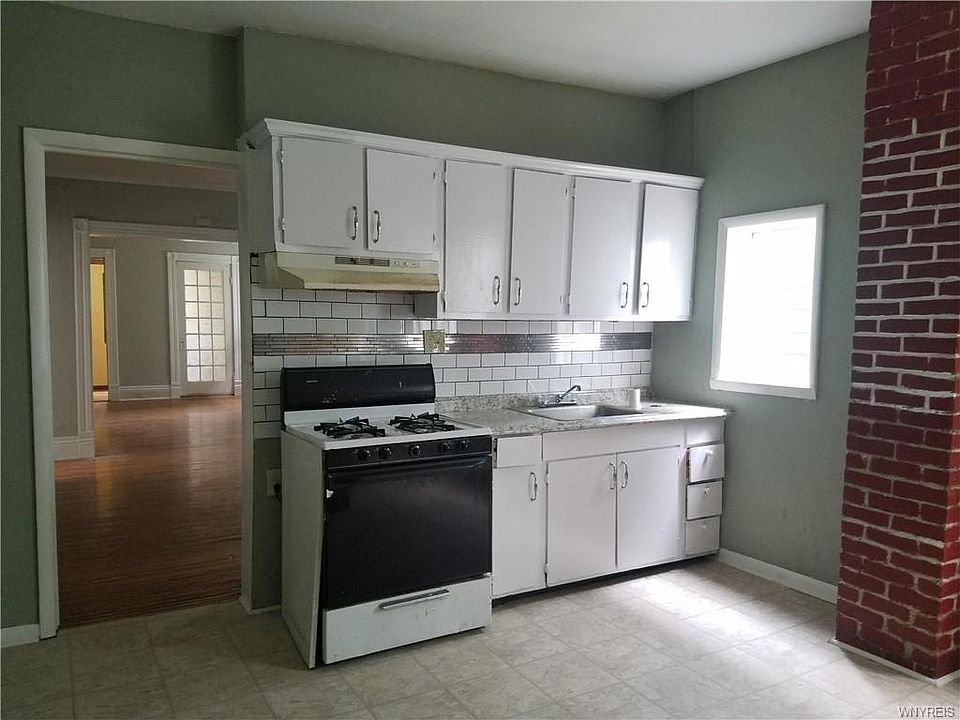 2nd image of 412 Hoyt St