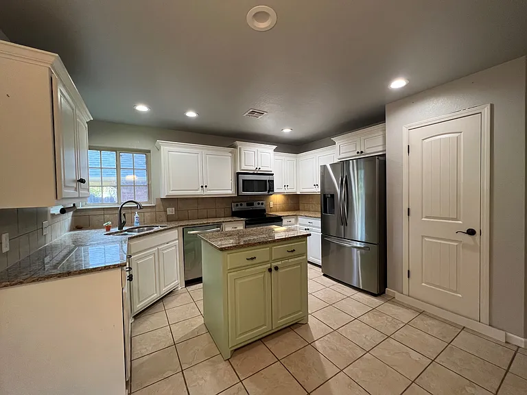 4809 Manchester Dr — Photo 3