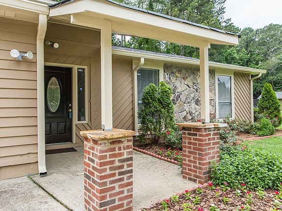 3rd image of 989 Park Forest Dr