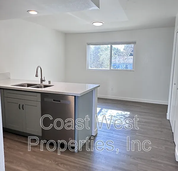 1174 Cypress Ave — Photo 10