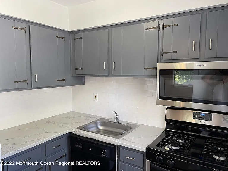 440 Cross Rd #C4 — Photo 1