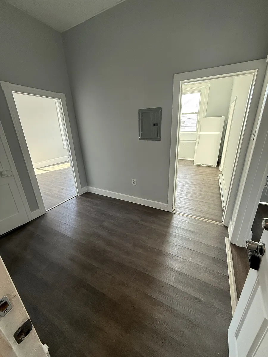 Building Photo - 400 Pine St #3