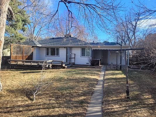 Huge back yard and deck for fun, pets and entertaining!!