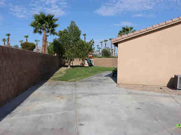 3rd image of 83954 Carolina Ct