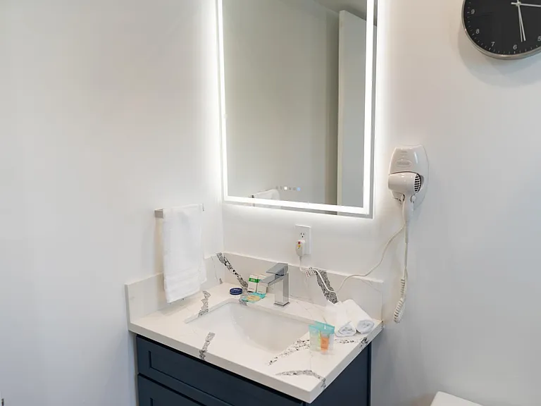 4831 Riverton Ave — Photo 42
