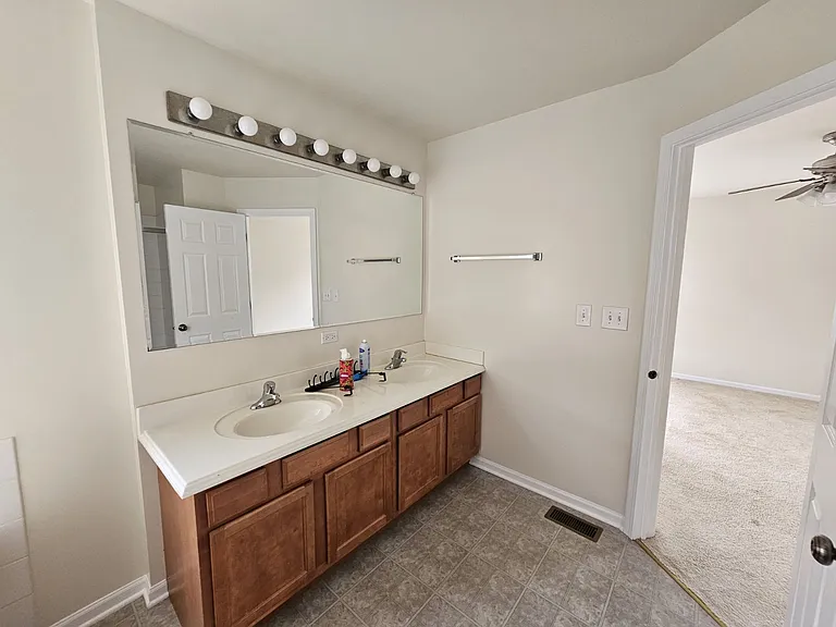 1424 Prescott Dr — Photo 3