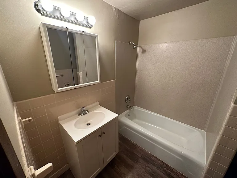 795 East 6th St — Photo 14