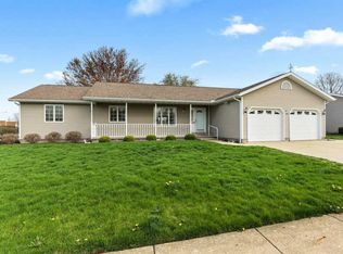 35 Colonial Dr, Clinton, IL 61727