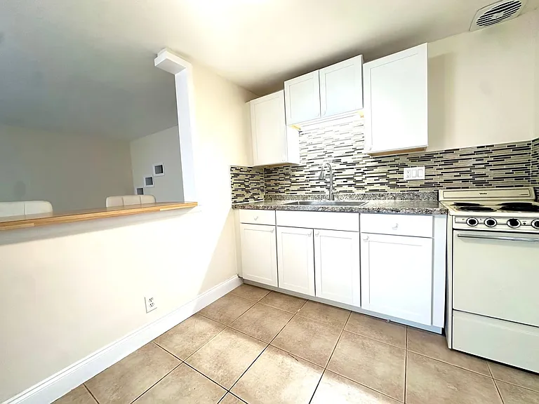 2035 Edgewater Dr #10 — Photo 8