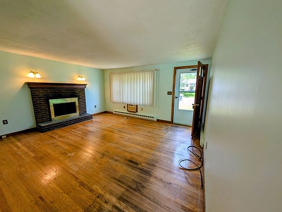 4th image of 7 Birchwood Dr