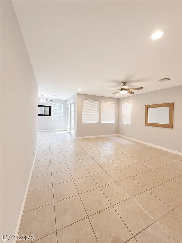 3 bed, 2.5 bath, 2195 sqft, $2,575 — Photo 2