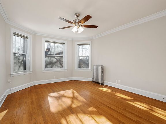 2nd image of 1708 W Cornelia Ave #2