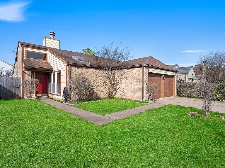 4330 Willow Beach Dr — Photo 2