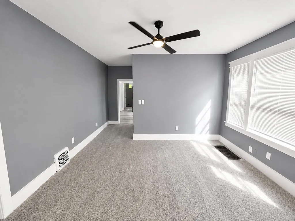 1686 Hazelwood St — Photo 4