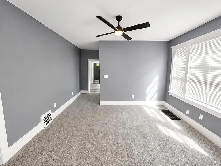 1686 Hazelwood St — Photo 4