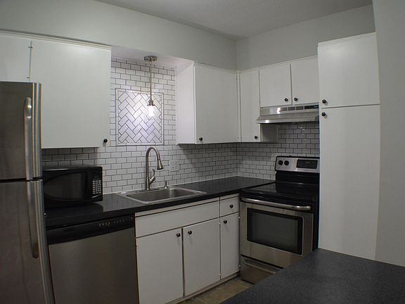 3rd image of 2519 S Florence Pl