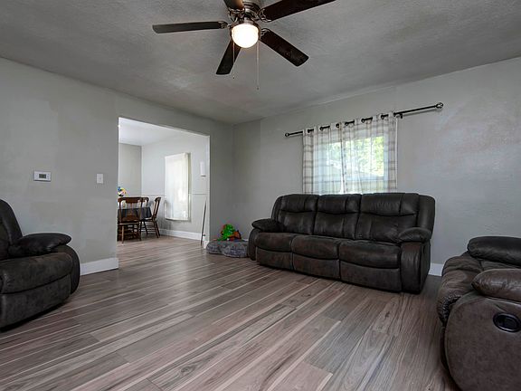 2nd image of 1526 E Whiteside Street