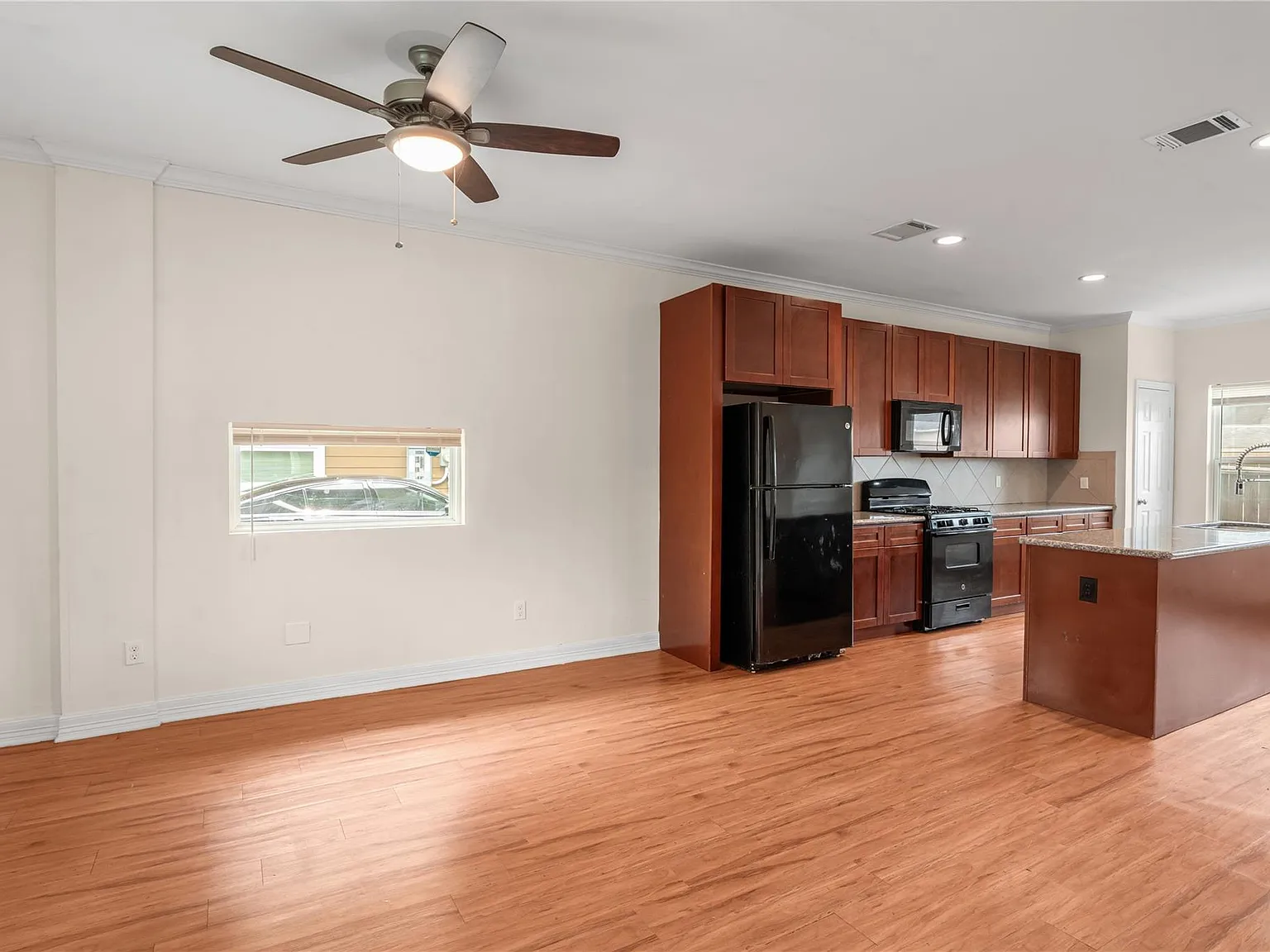 3 bed, 2.5 bath, 1195 sqft, $1,600 — Photo 4