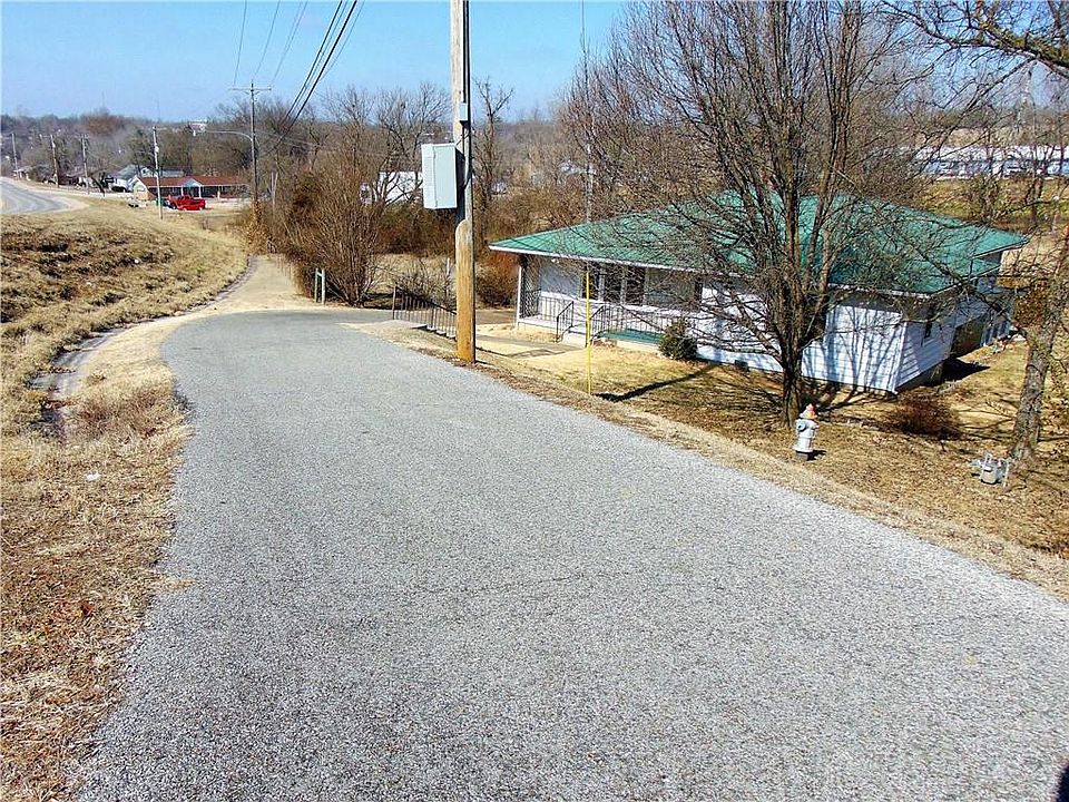 2nd image of 400 Orchard Dr