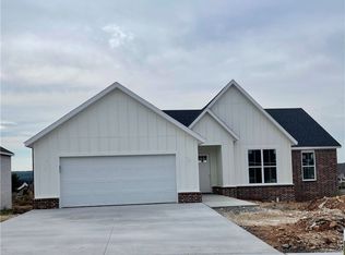 901 Round Top St, Prairie Grove, AR 72753