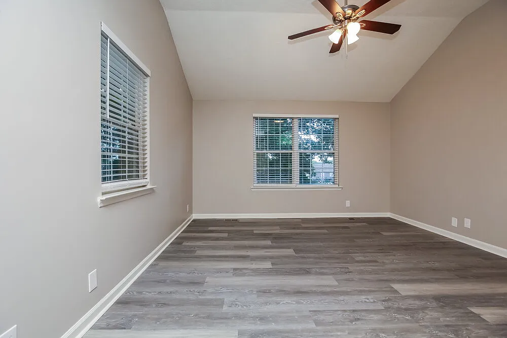 3 bed, 2.0 bath, 1924 sqft, $2,255 — Photo 4