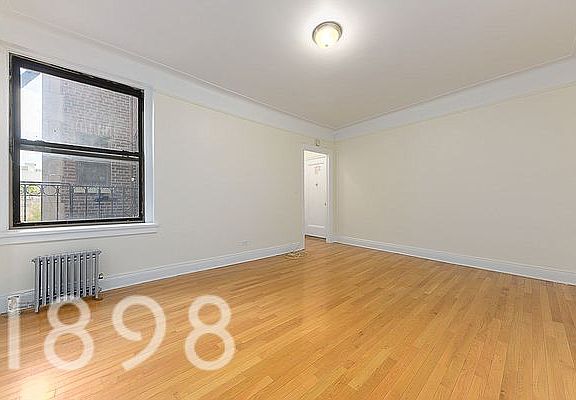 2nd image of 3516 34th St APT 5A