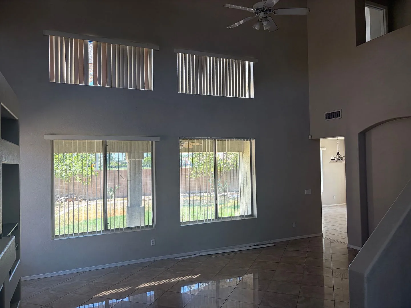 4 Bedroom Chandler Rental Vaulted Ceilings, Primary Deck, 3-Car Garage — Photo 4