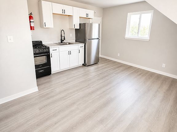 2nd image of 608 Baystate Ave #4
