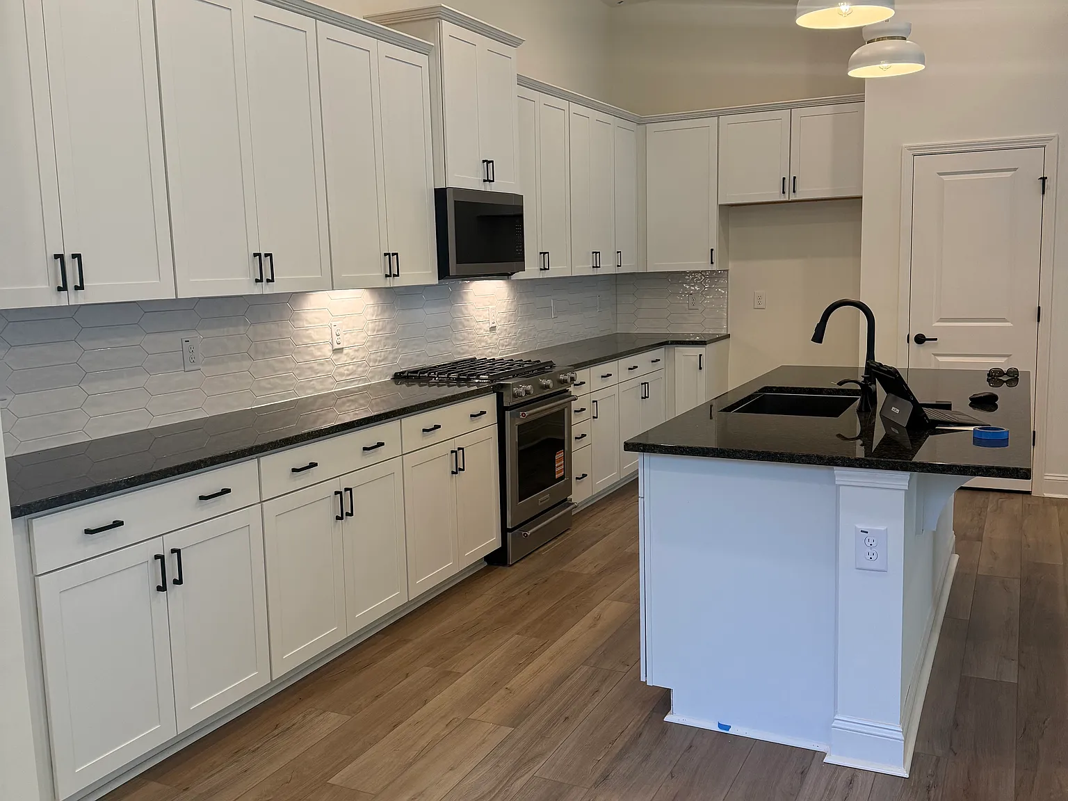 1245 Woody Dr — Photo 2