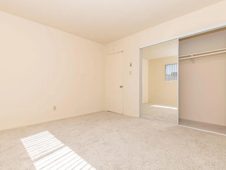 Ocean West Apartments — Photo 31