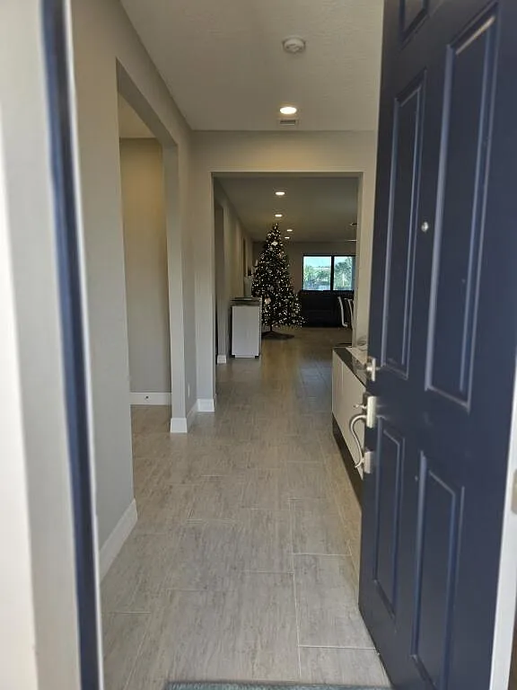 5 bed, 5.0 bath, 4284 sqft, $8,800 — Photo 3